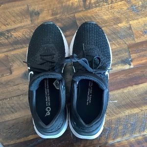 Nike infinity run tennis shoes